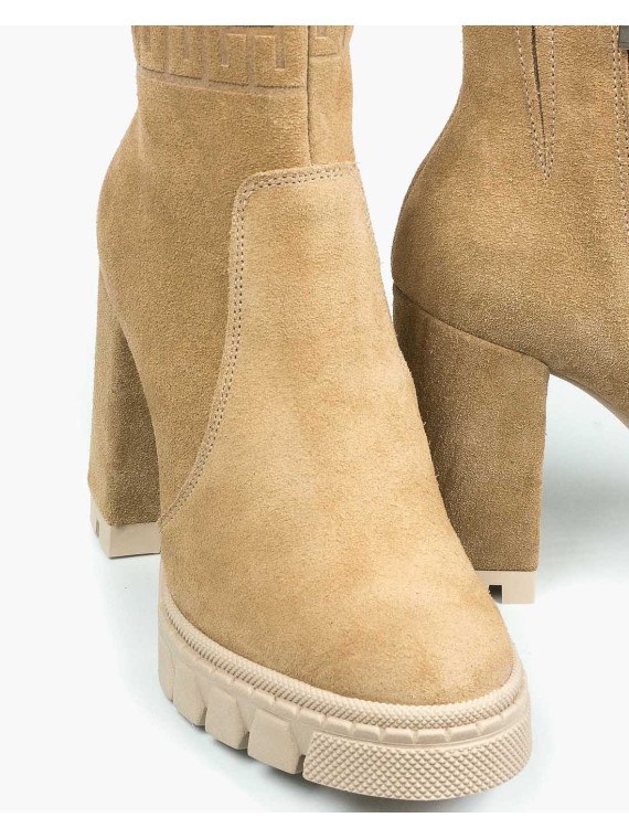 Beżowe botki damskie skórzane