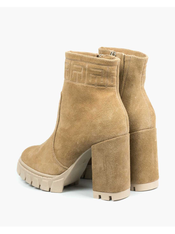 Beżowe botki damskie skórzane