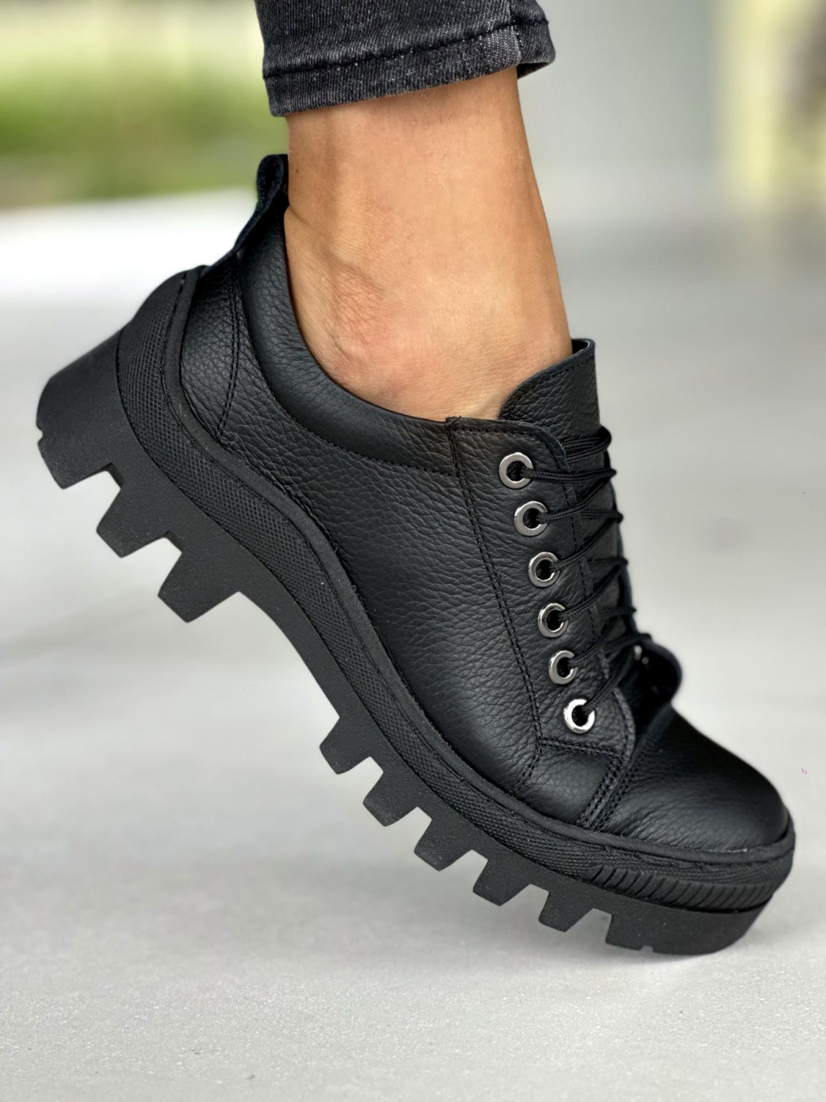 Czarne trapery damskie skórzane