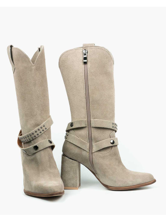 Beżowe kozaki damskie skórzane