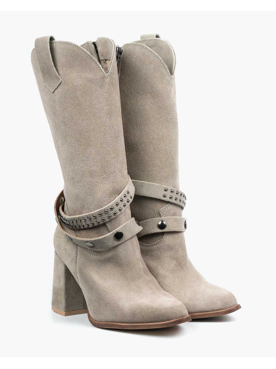 Beżowe kozaki damskie skórzane