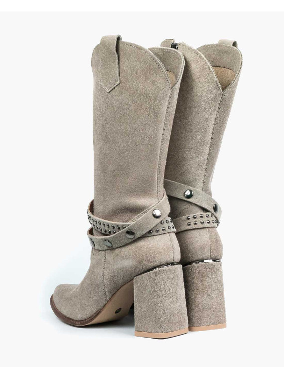 Beżowe kozaki damskie skórzane