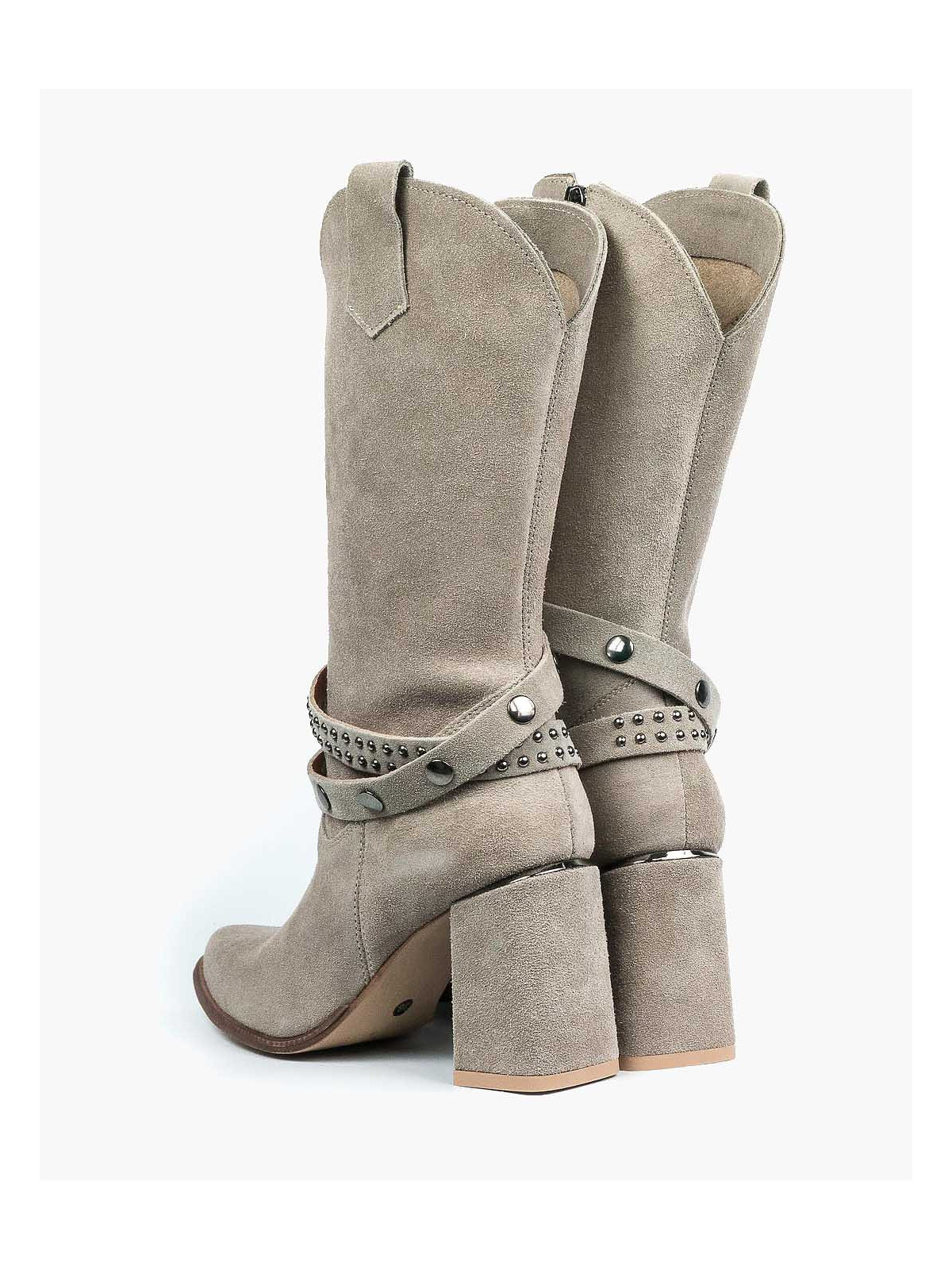 Beżowe kozaki damskie skórzane