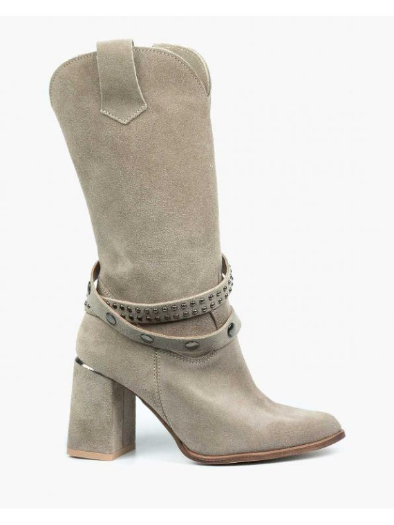 Beżowe kozaki damskie skórzane