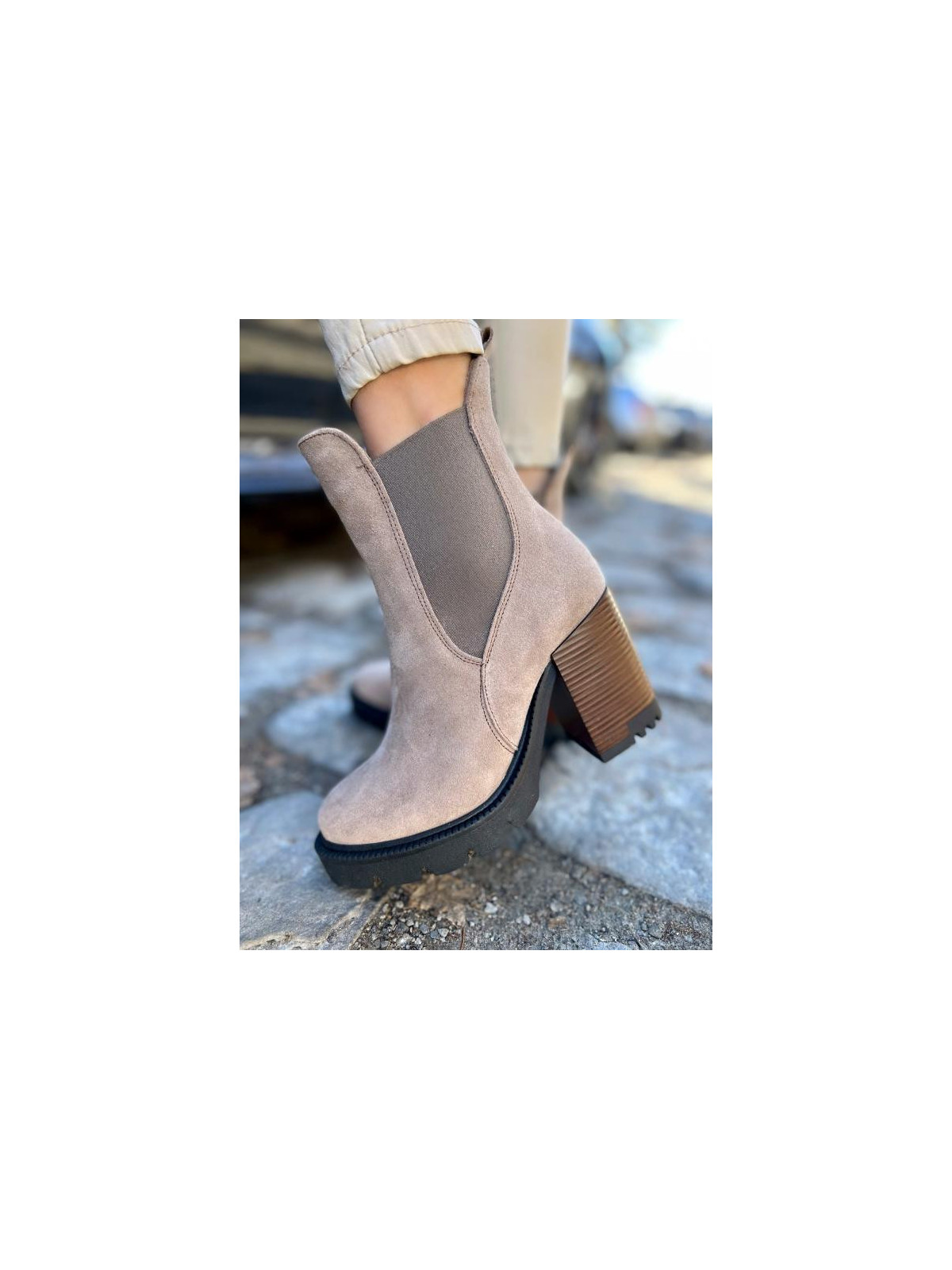 Beżowe botki damskie skórzane