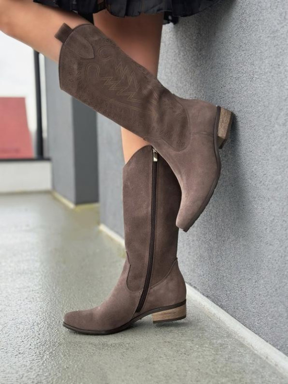 Brązowe kozaki damskie skórzane