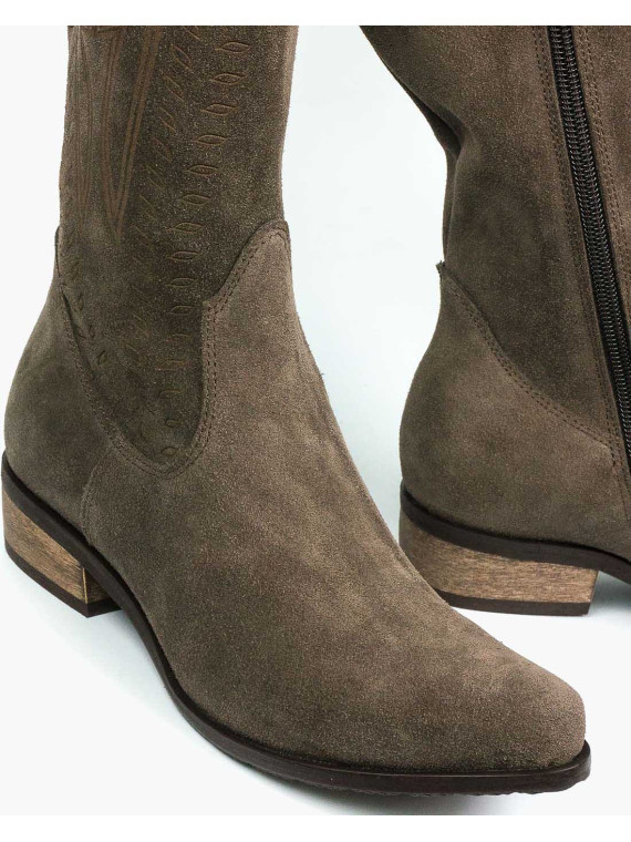 Brązowe kozaki damskie skórzane