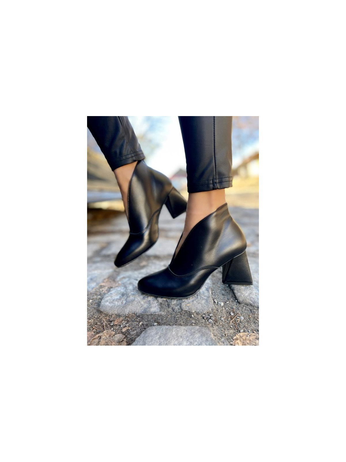 Czarne botki damskie skórzane