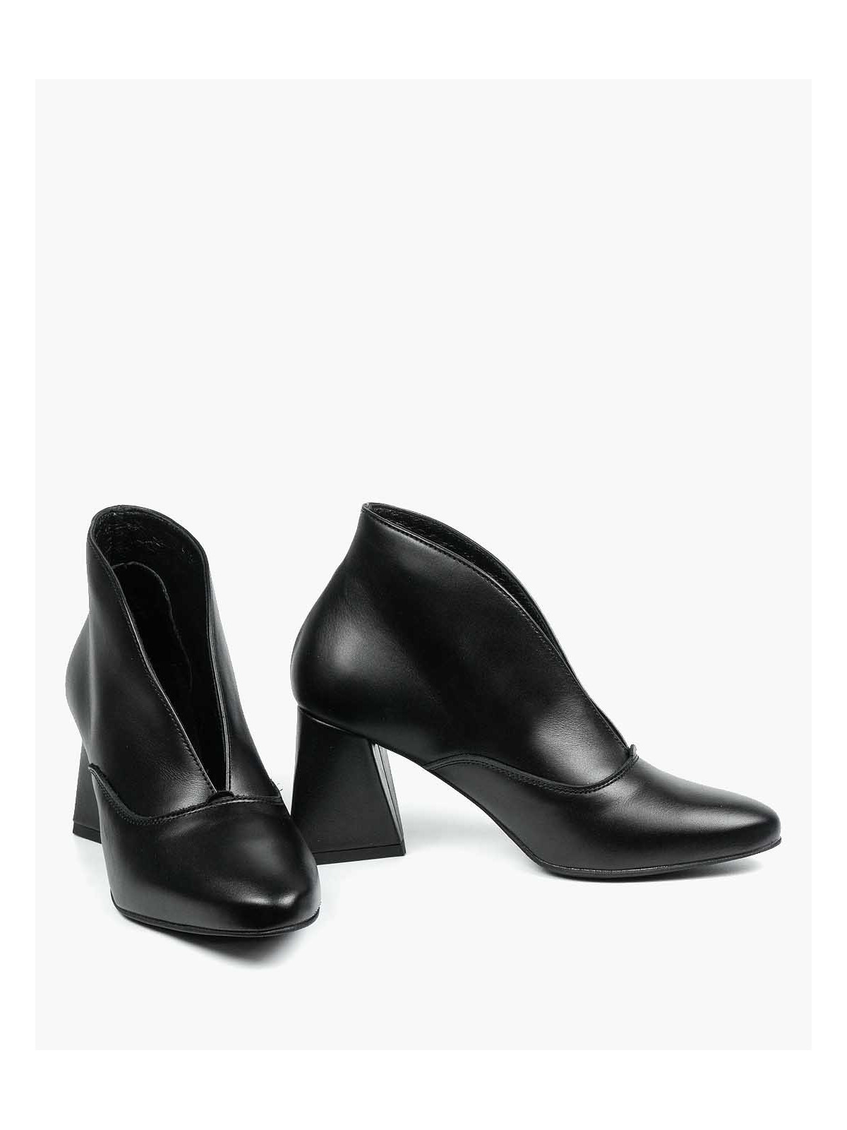 Czarne botki damskie skórzane