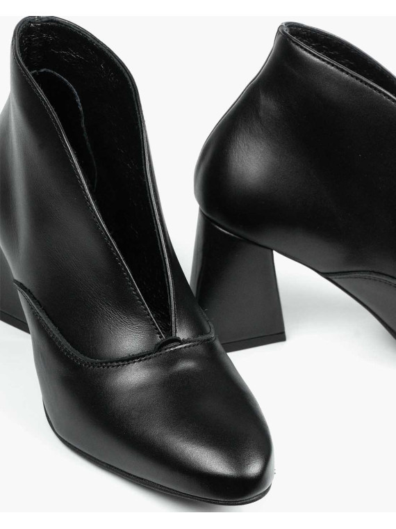 Czarne botki damskie skórzane
