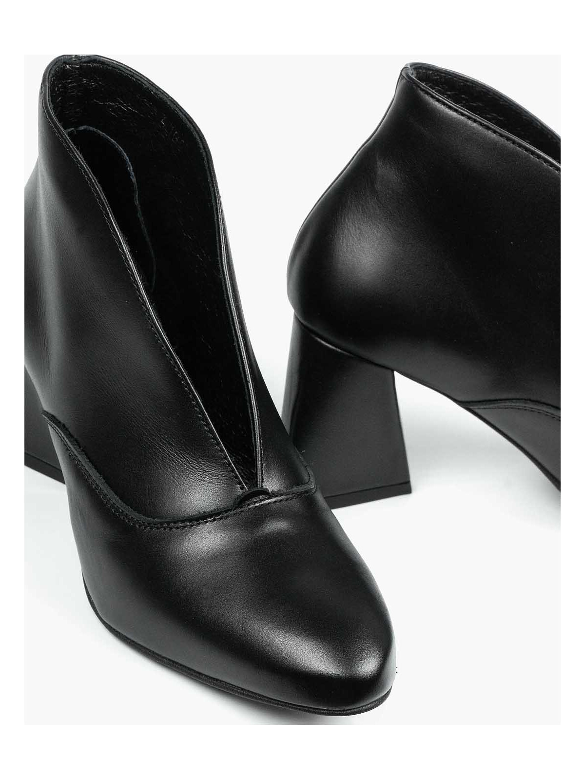 Czarne botki damskie skórzane