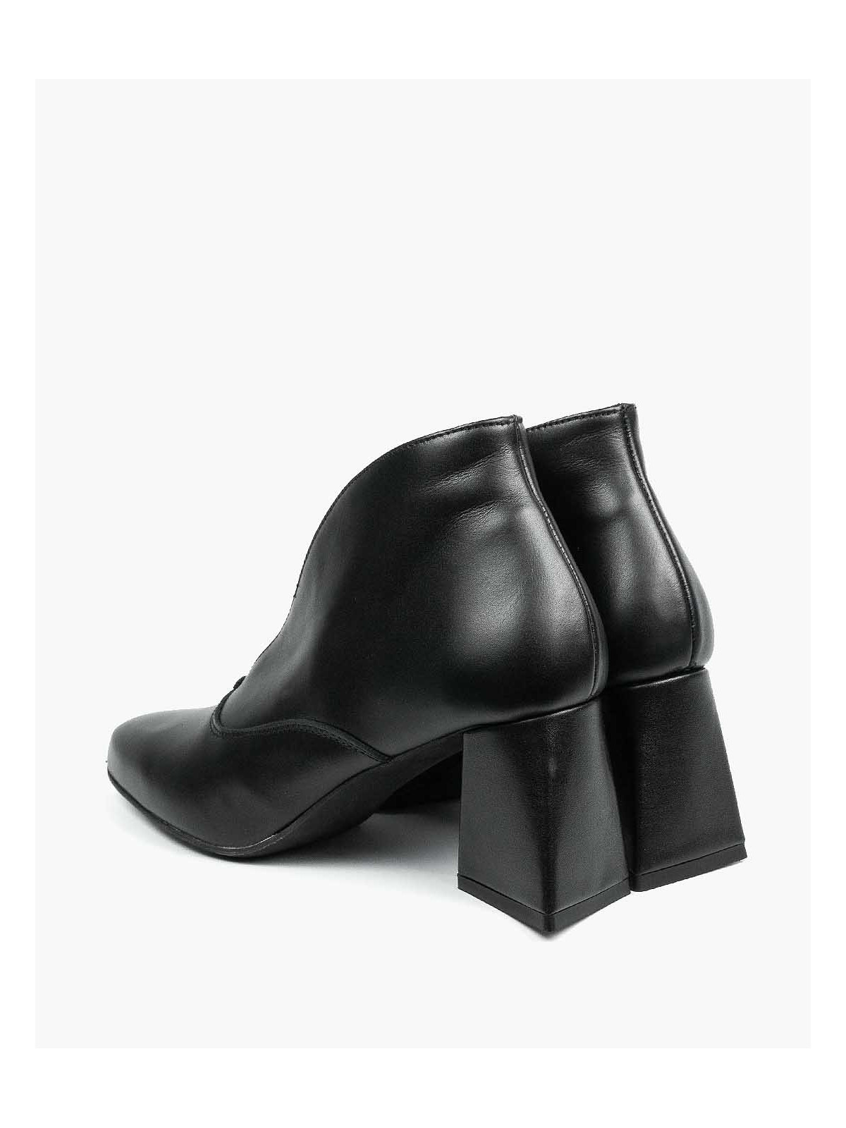 Czarne botki damskie skórzane