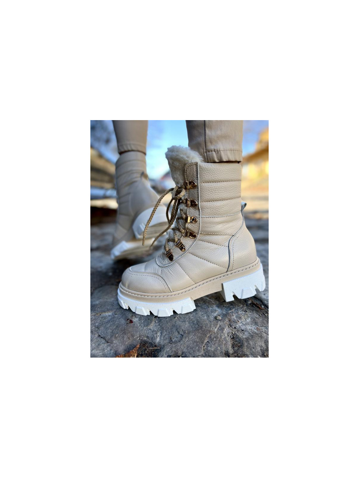 Beżowe śniegowce damskie skórzane