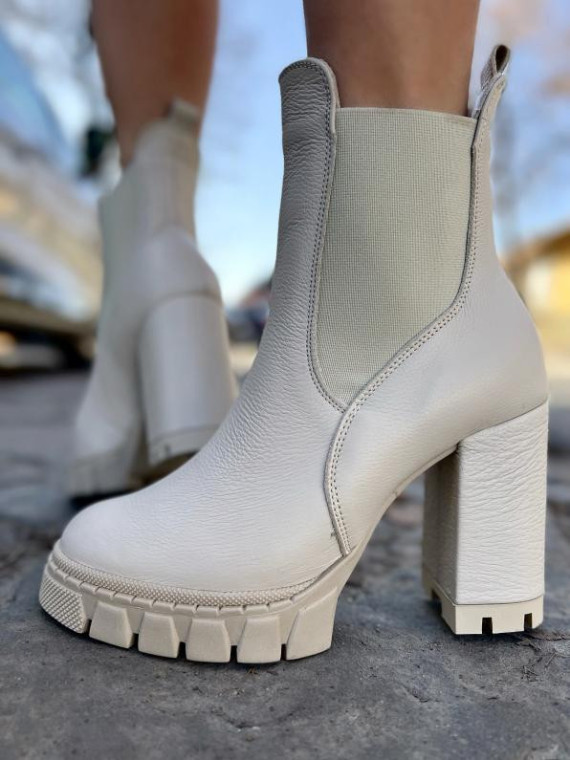 Beżowe botki damskie skórzane