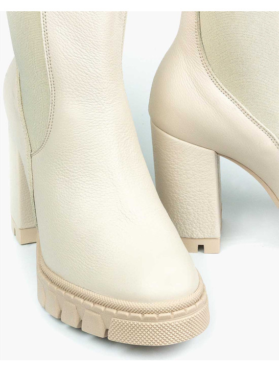 Beżowe botki damskie skórzane