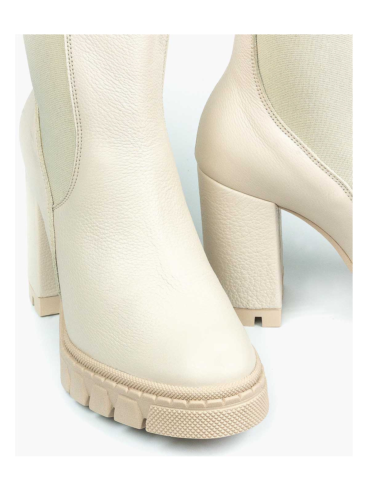 Beżowe botki damskie skórzane