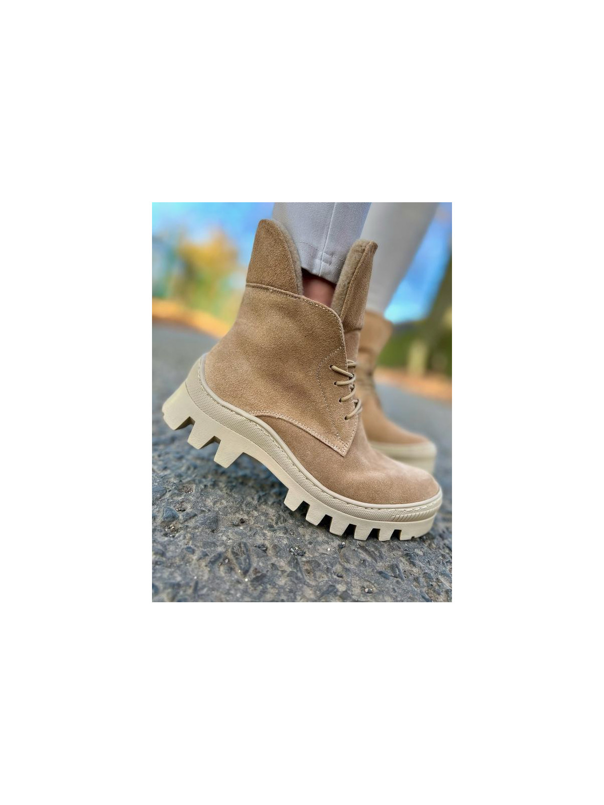 Beżowe trapery damskie skórzane