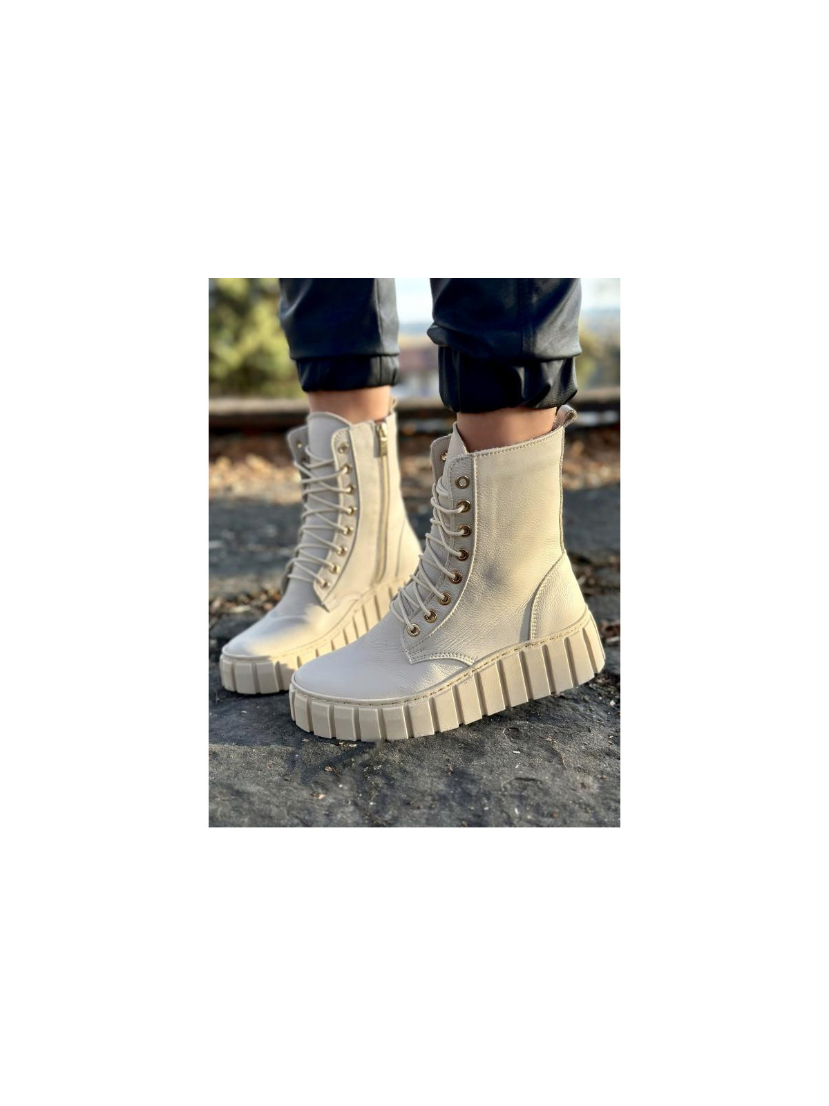 Beżowe botki damskie skórzane