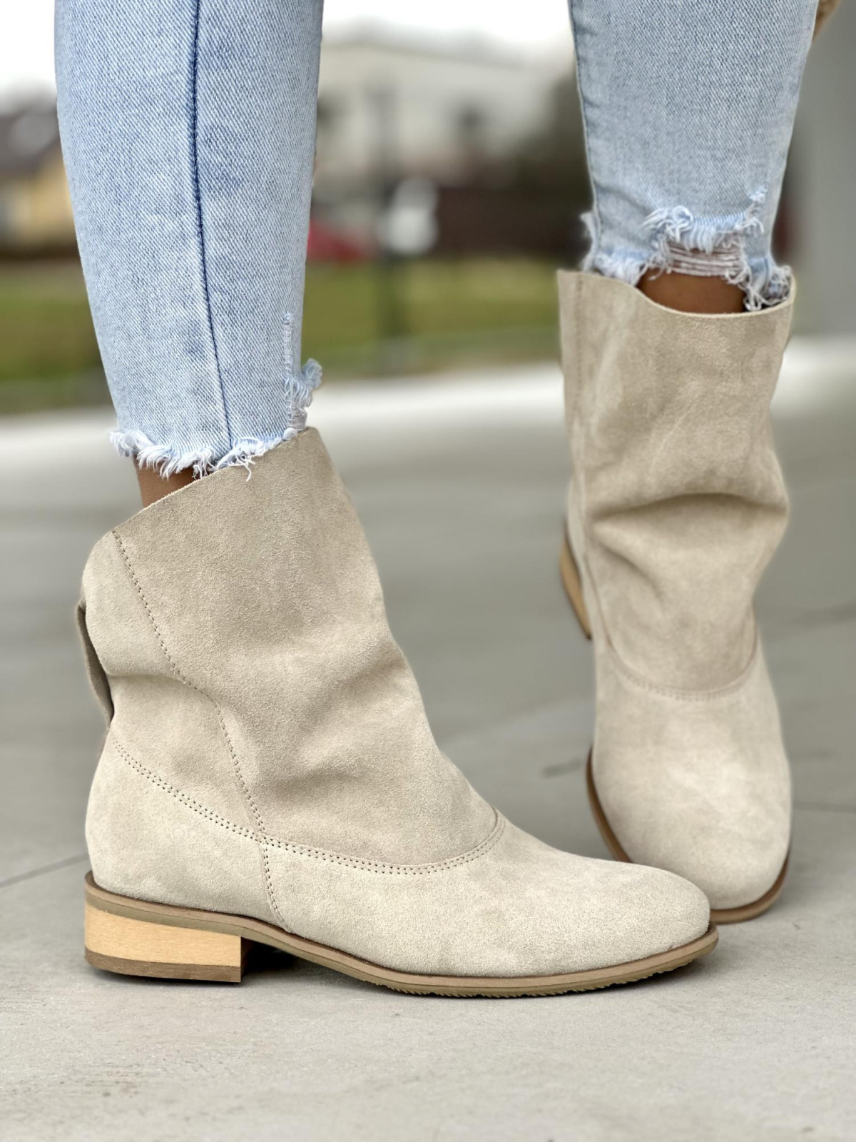 Beżowe botki damskie skórzane