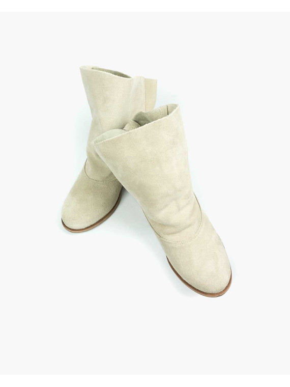 Beżowe botki damskie skórzane