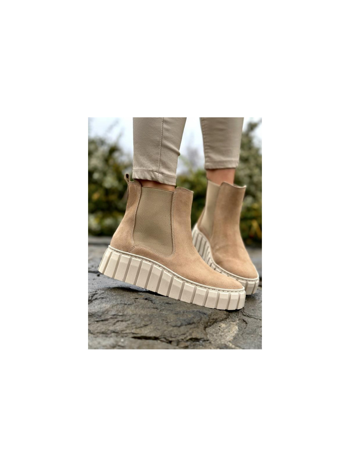 Beżowe botki damskie skórzane