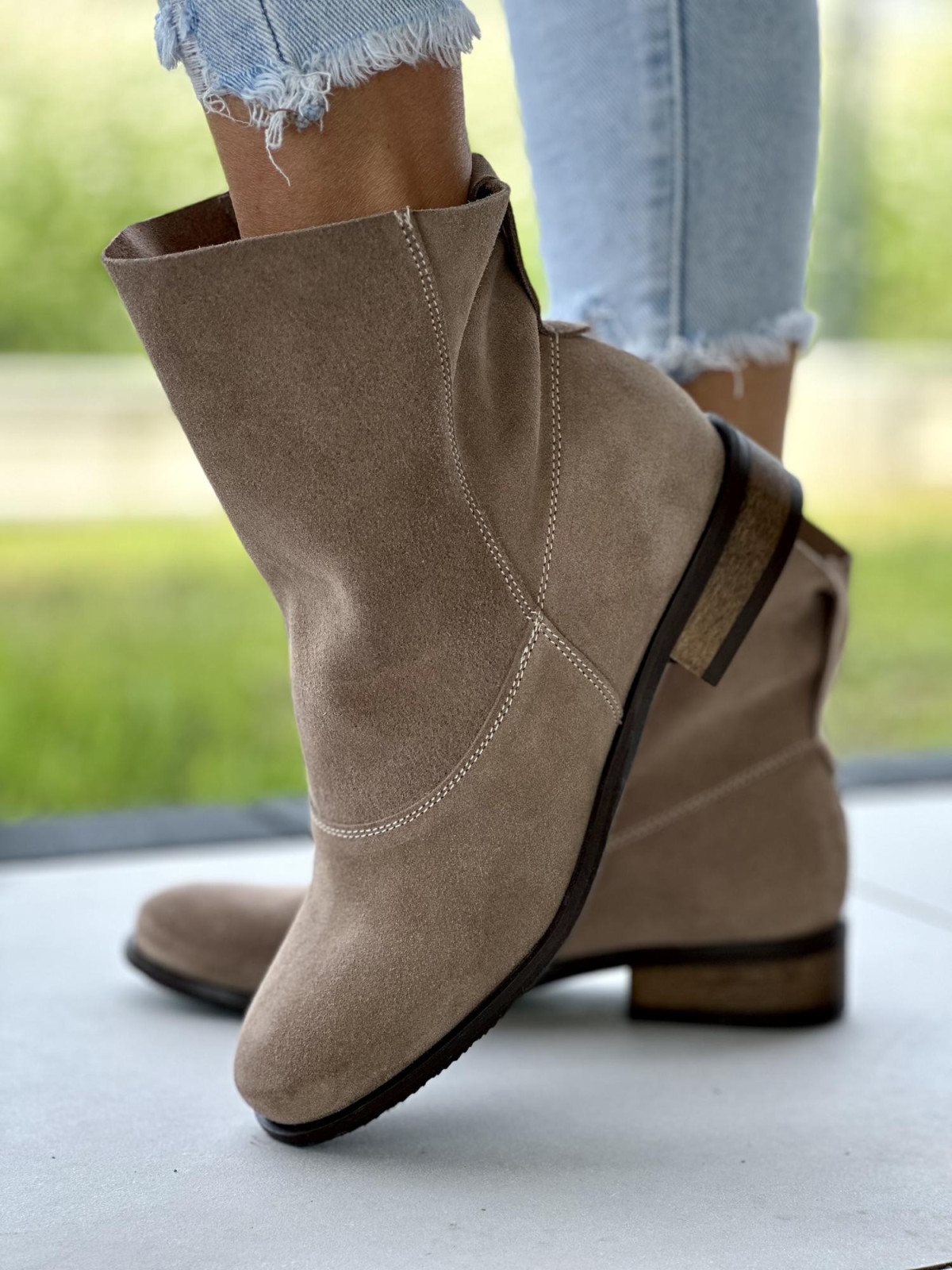 Beżowe botki damskie skórzane