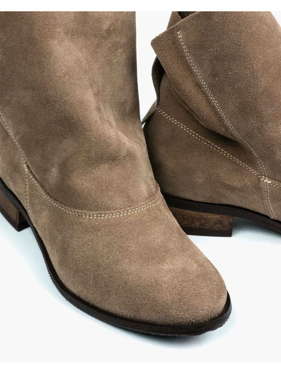 Beżowe botki damskie skórzane