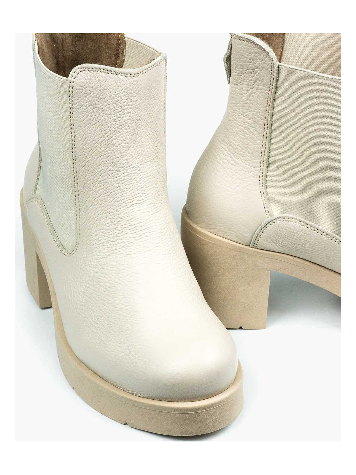 Beżowe botki damskie skórzane