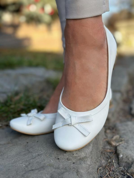 Białe baleriny damskie skórzane