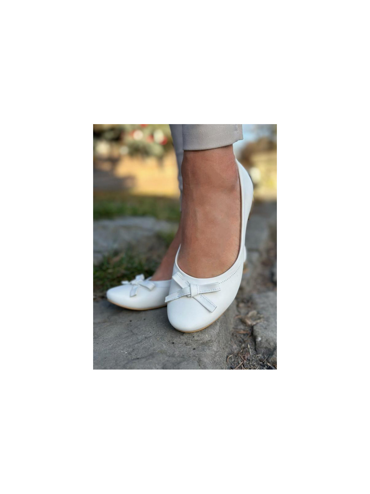 Białe baleriny damskie skórzane
