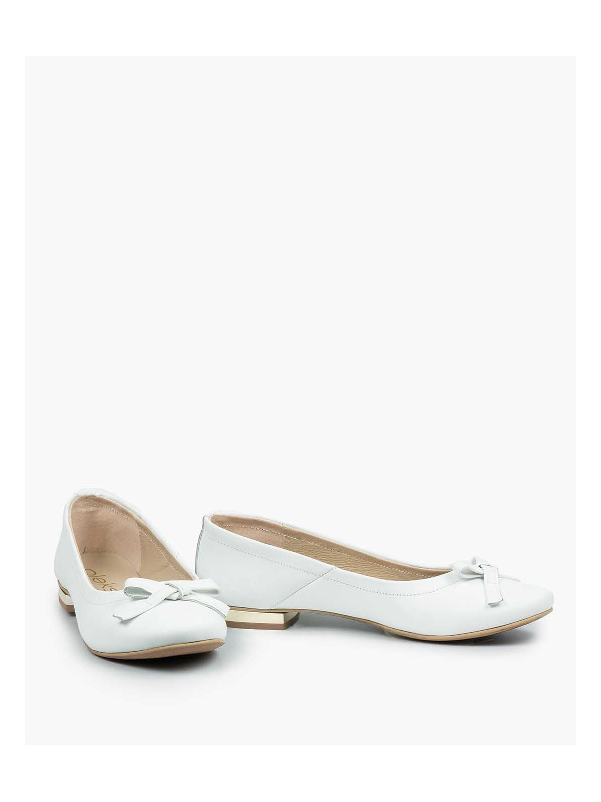Białe baleriny damskie skórzane