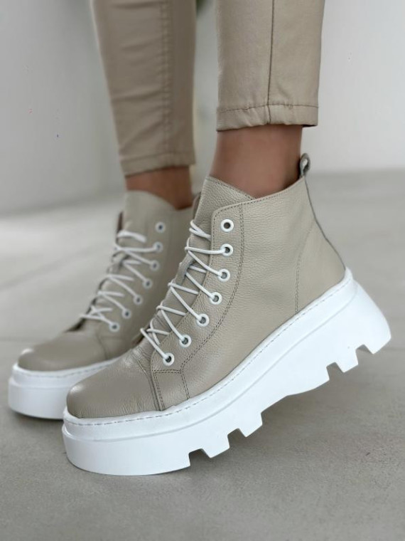 Beżowe trapery damskie skórzane