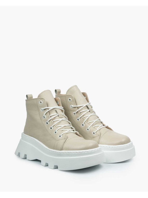 Beżowe trapery damskie skórzane