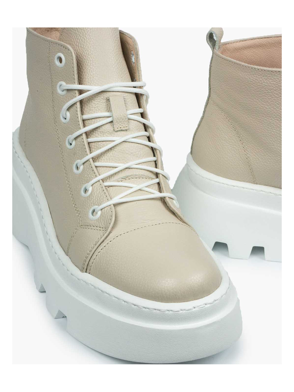 Beżowe trapery damskie skórzane