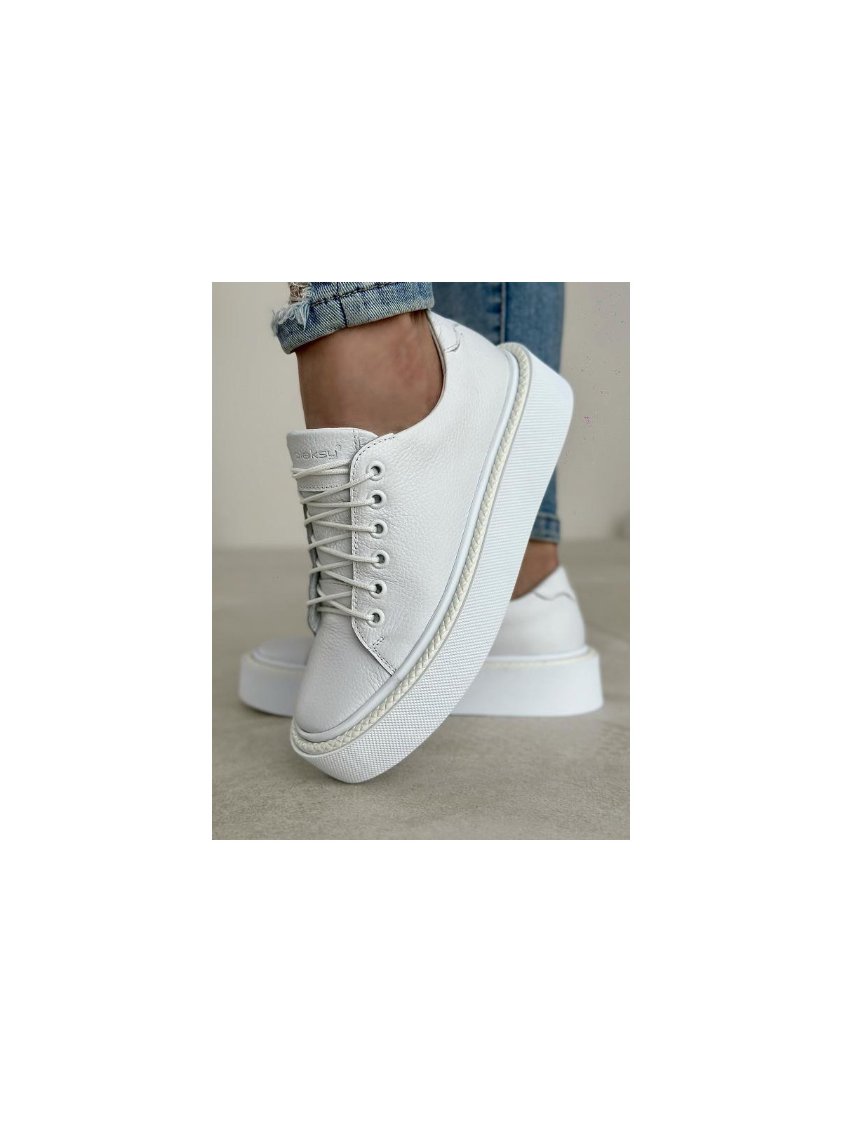 Białe trampki damskie skórzane