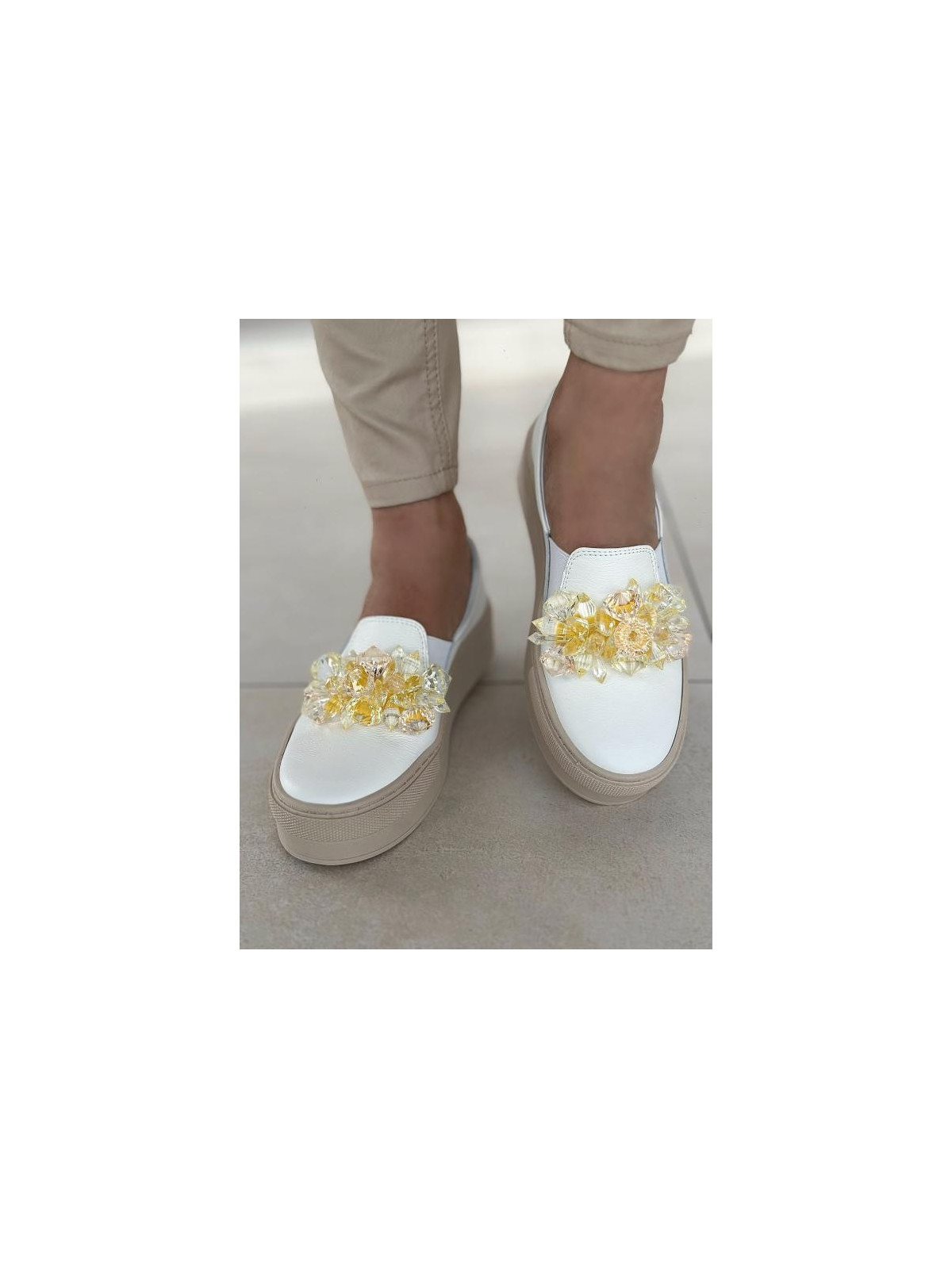 Białe półbuty damskie skórzane