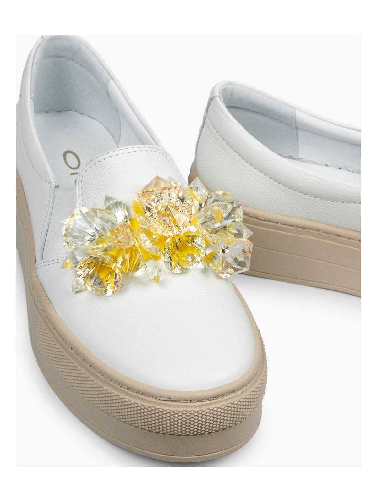 Białe półbuty damskie skórzane