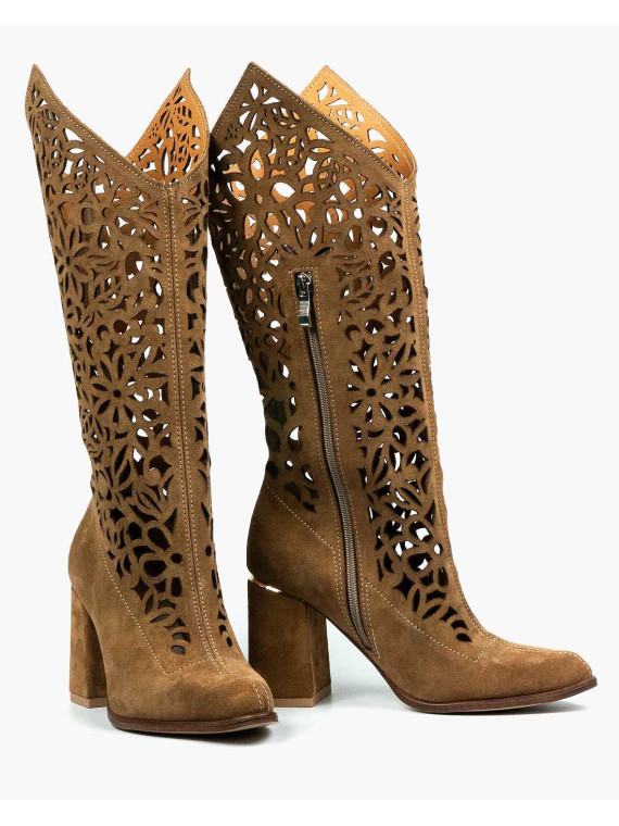 Beżowe kozaki damskie skórzane