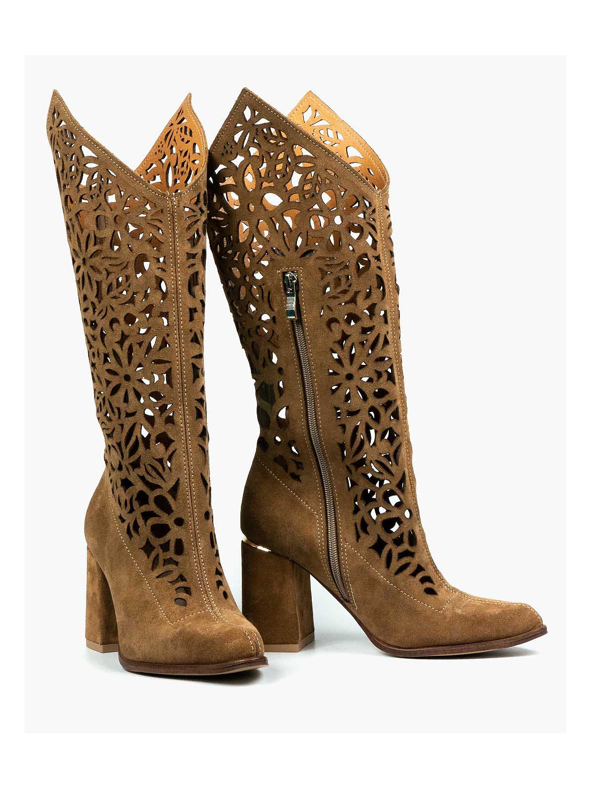 Beżowe kozaki damskie skórzane