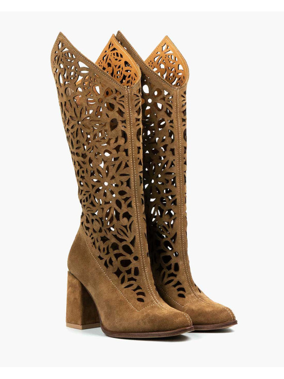 Beżowe kozaki damskie skórzane