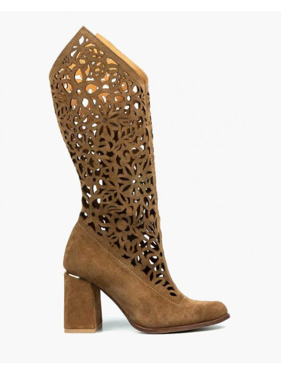 Beżowe kozaki damskie skórzane