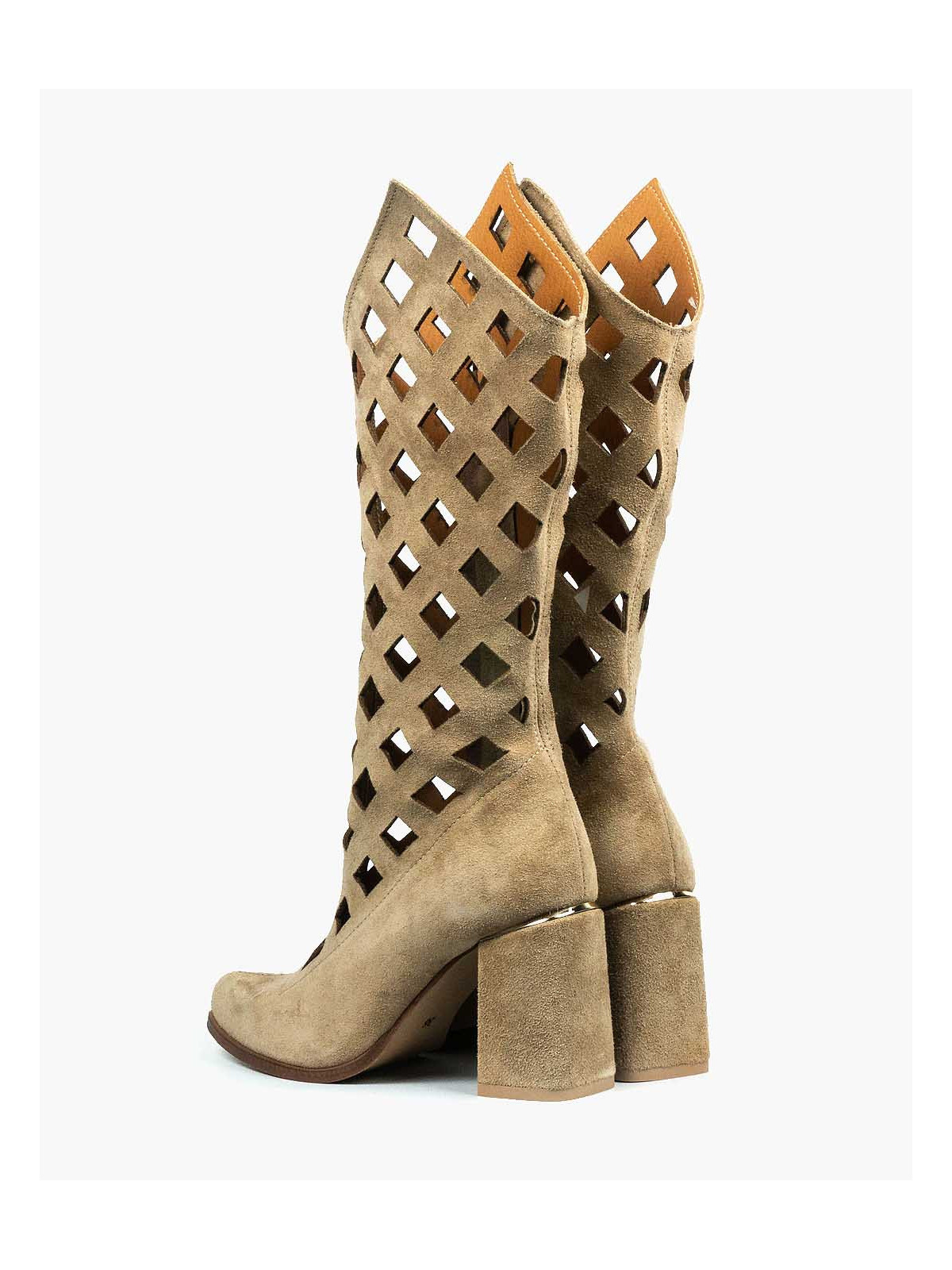 Beżowe kozaki damskie skórzane