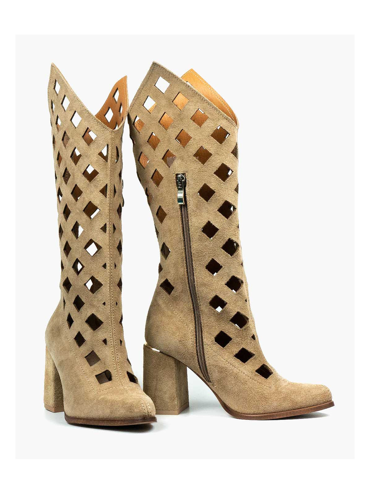 Beżowe kozaki damskie skórzane