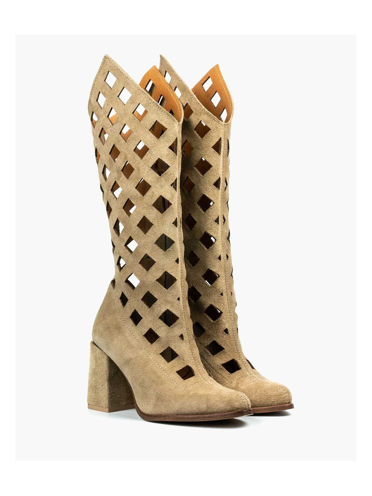 Beżowe kozaki damskie skórzane