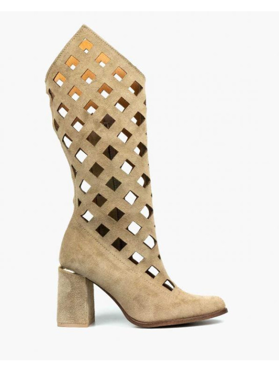 Beżowe kozaki damskie skórzane