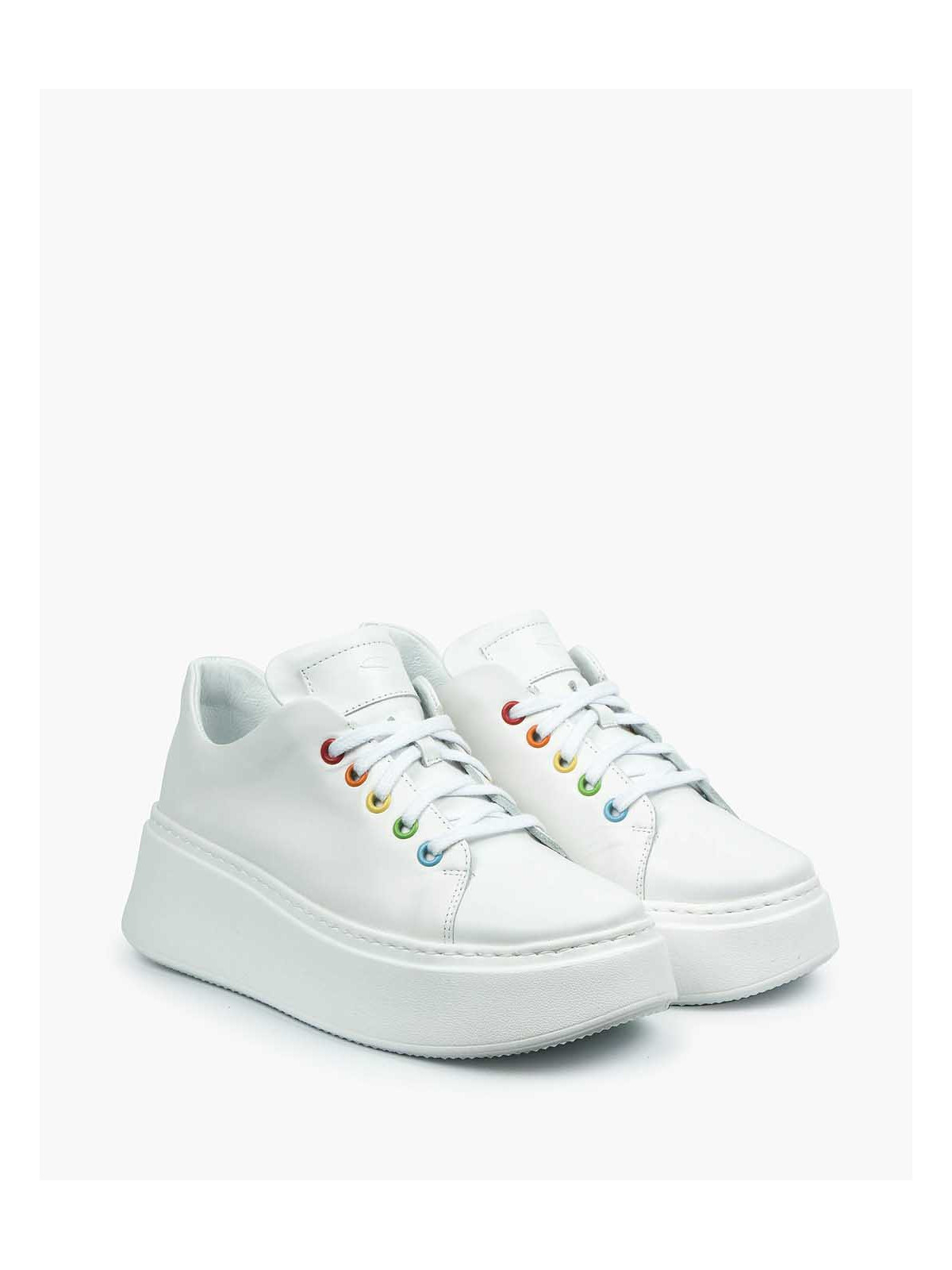 Białe trampki damskie skórzane