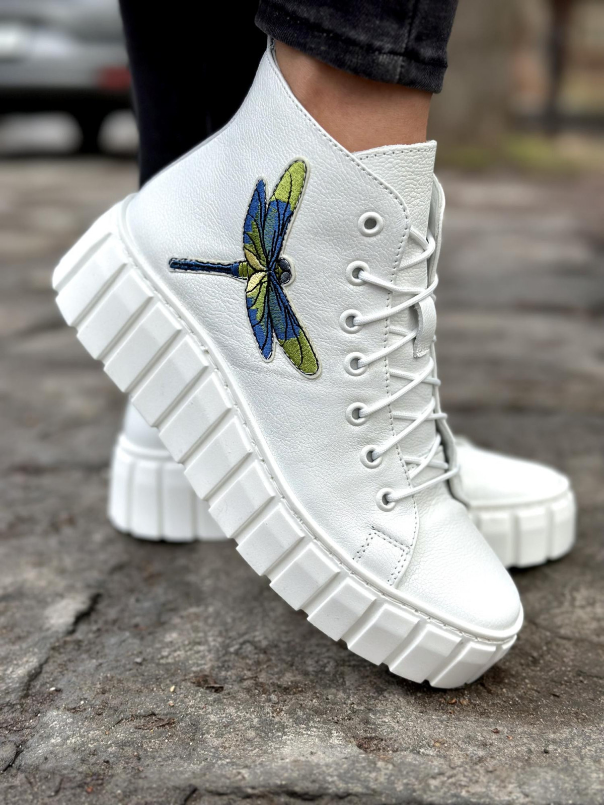 Białe trampki damskie skórzane