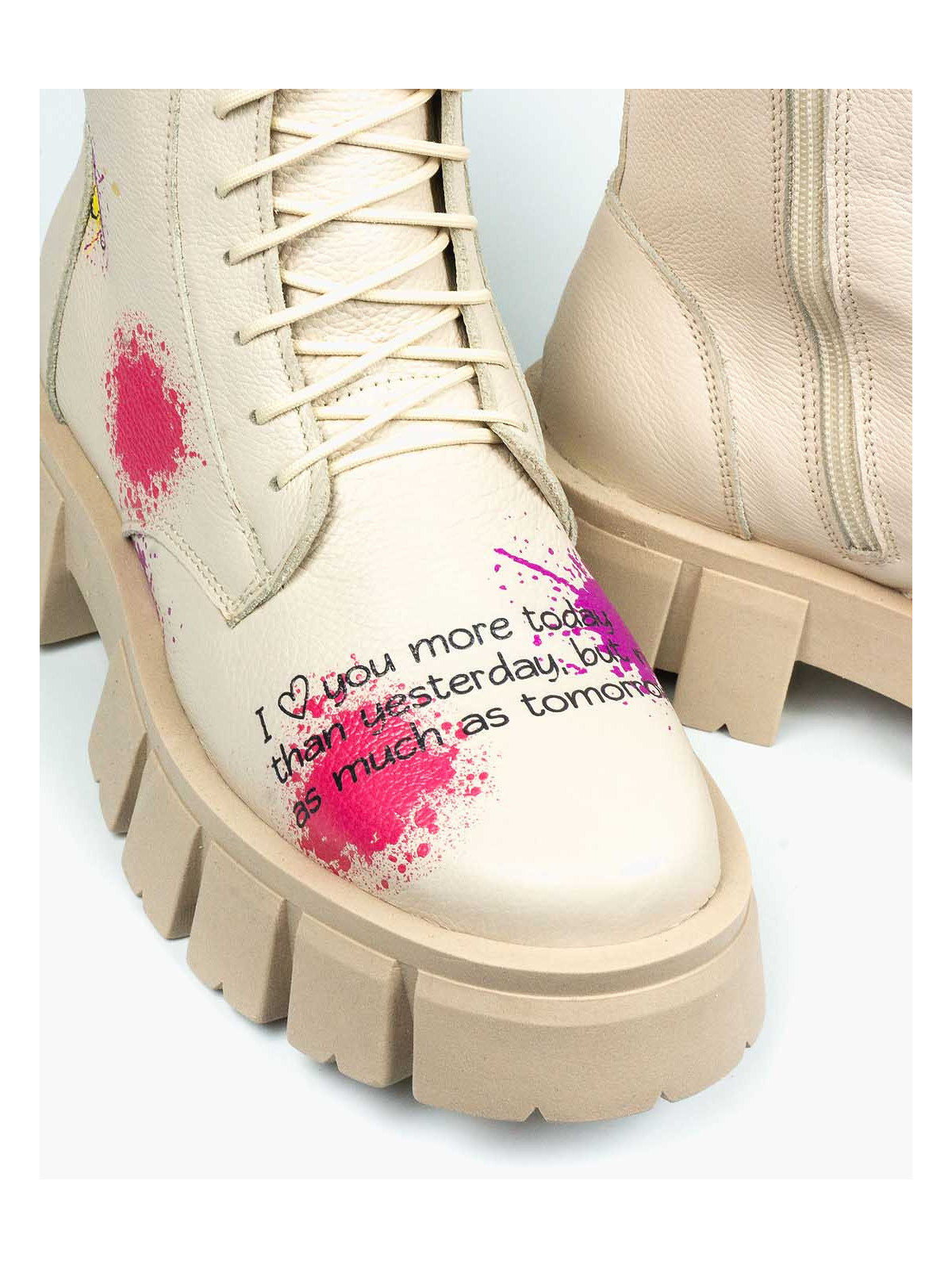 Beżowe trapery damskie skórzane