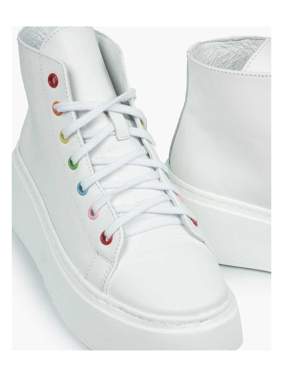 Białe trampki damskie skórzane