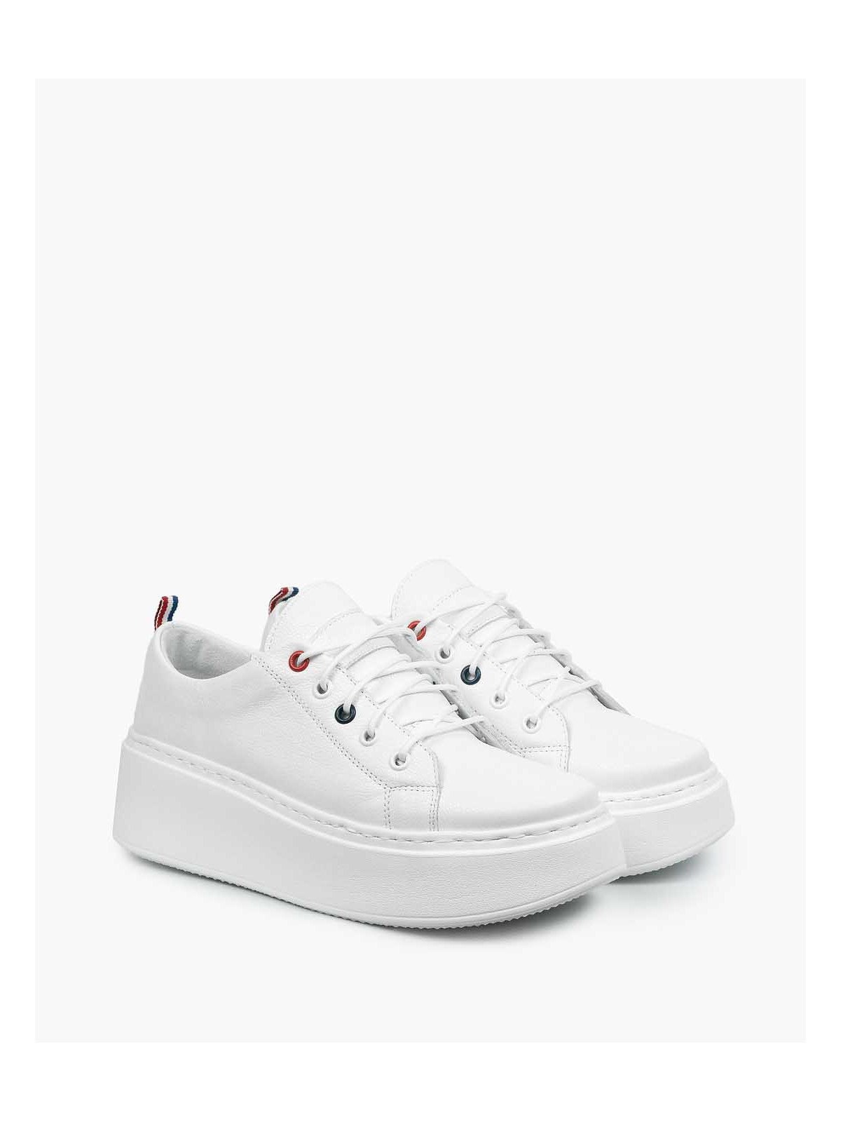 Białe trampki damskie skórzane